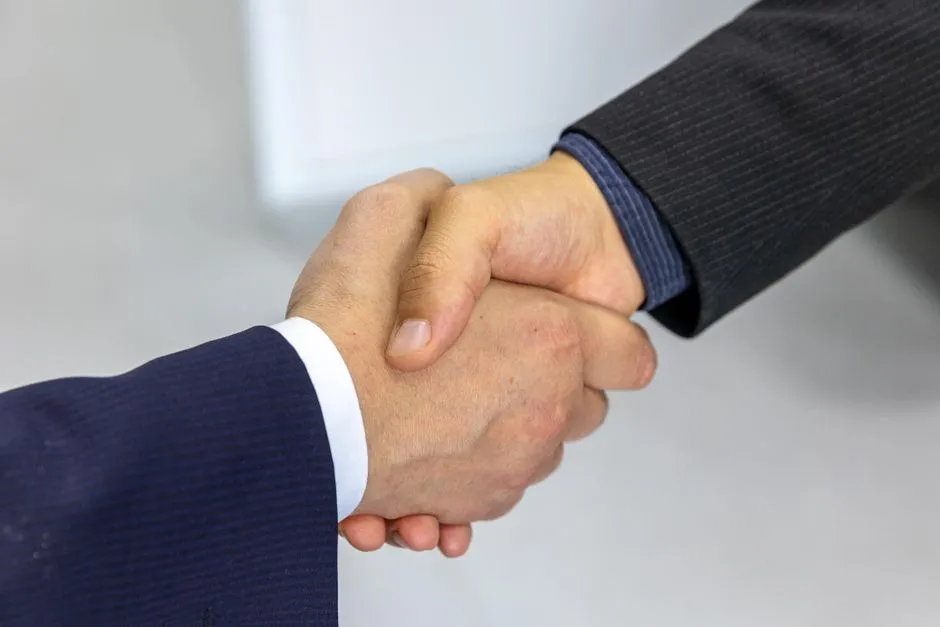 Poignée de main entre deux professionnels